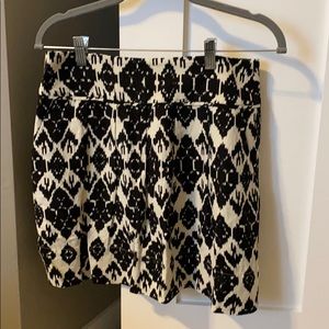 Loft Black and White Ikat Miniskirt Size 0